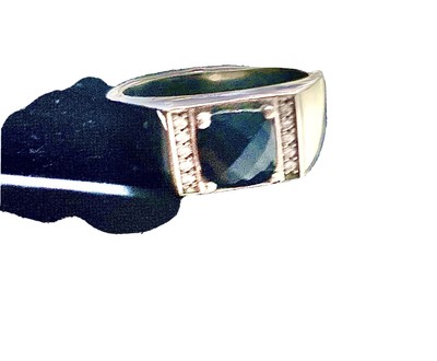 1 2 Carat Diamond Ring With Black Onyx In Middle Ebay