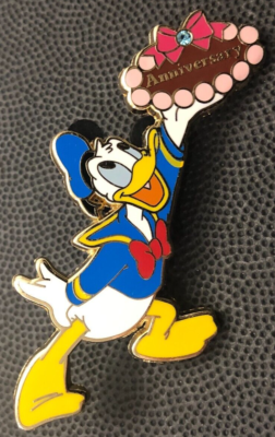 Disney pin 51335 Donald Duck Birthday Cake jewel bow Tokyo Store