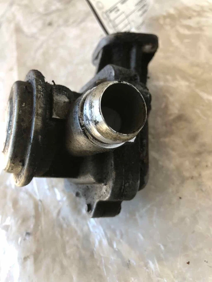 Mercedes Benz Clase C C300 2011 conjunto de válvula de recirculación de gases de escape EGR Foto 3 de 4