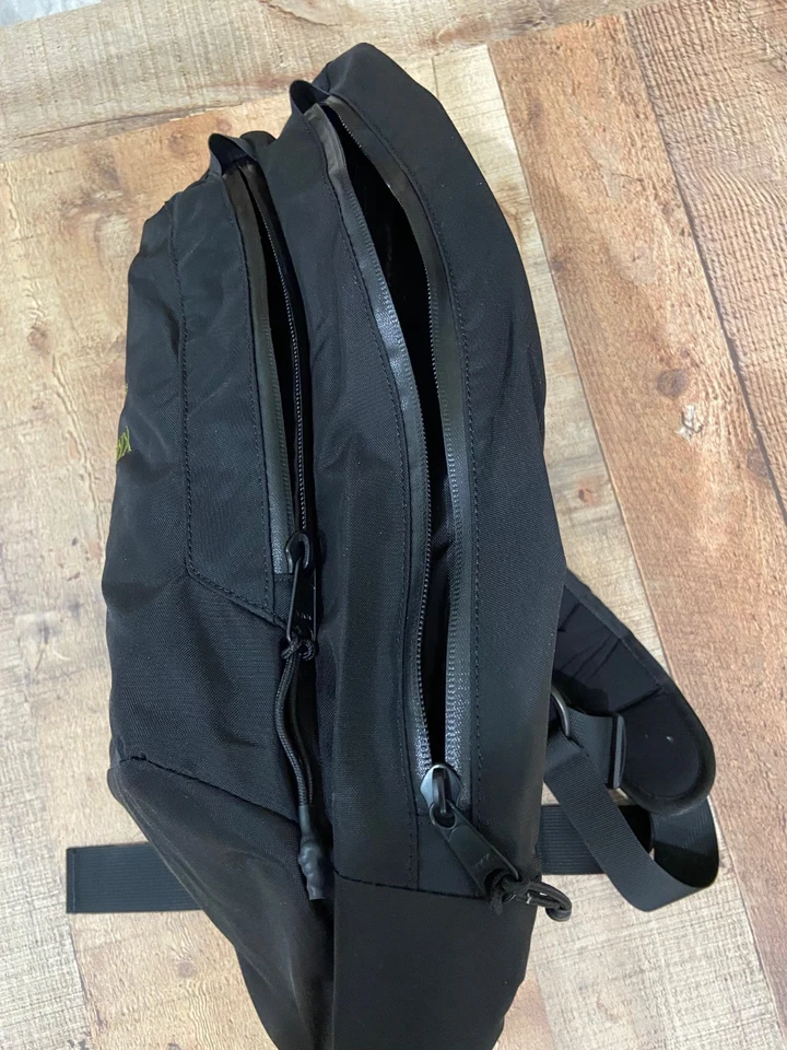 Bolso Bandolera Arc'teryx Quiver Negro Paquete de Viaje de Transporte Diario Foto 4 de 4