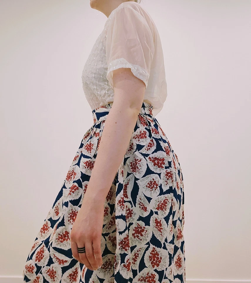 Blusa de Colección Años 40 Transparente Cuello Peter Pan Pequeña/Mediana PinUp Nylon Dulce Kawaii Top Botón Foto 3 de 4