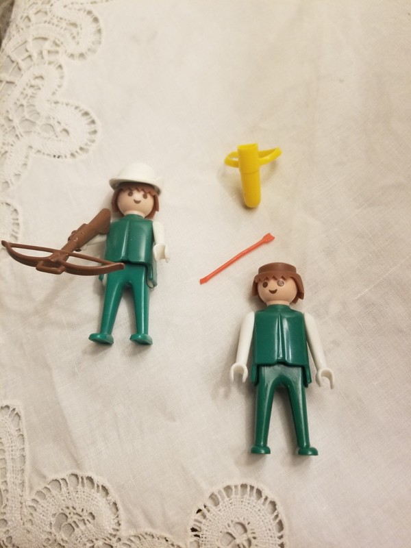Playmobil Robin Hood with hat, bow and arrow and friend