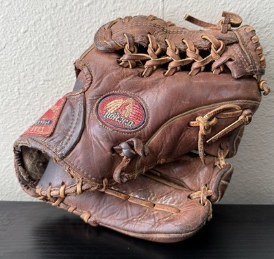 Nokona AMG-1150-MT  Handcrafted Leather Baseball Glove Right Hand Throw 11.5 