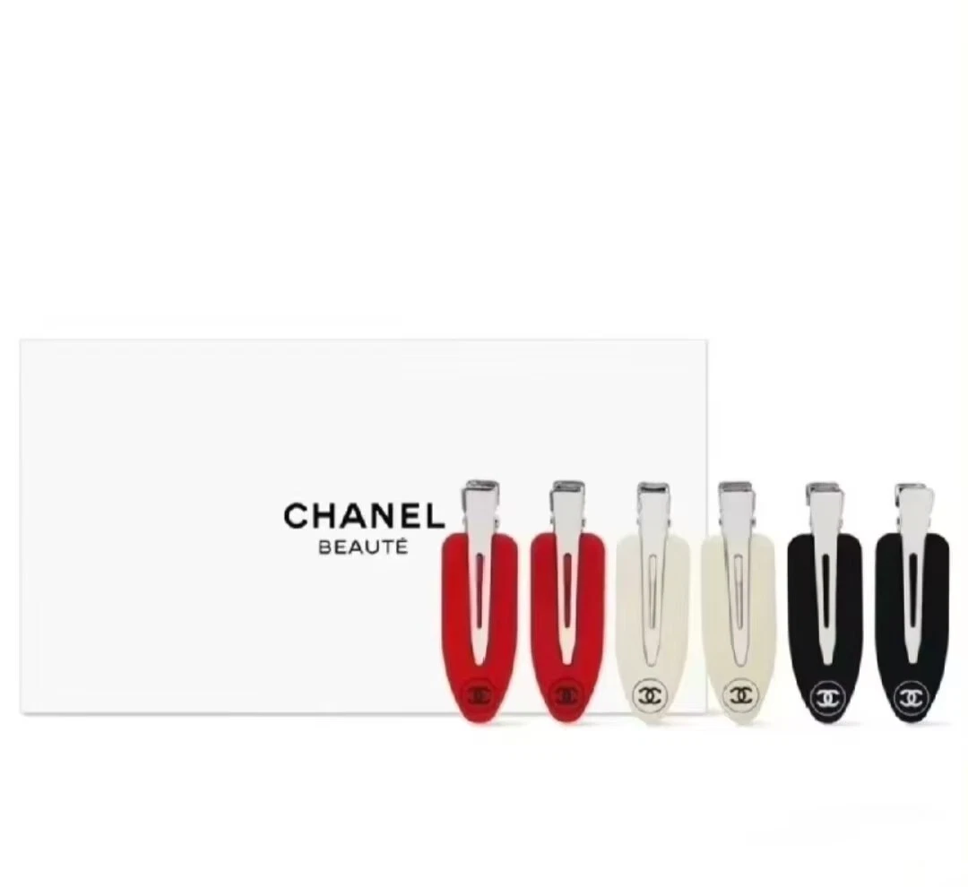 CHANEL Women display picture 2