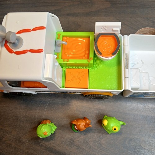 The Ugglys Pet Shop Camion Furgone Lavaggio Cani Sporco e 3 Figure Suoni Funzionanti - Usato - Foto 9 di 11