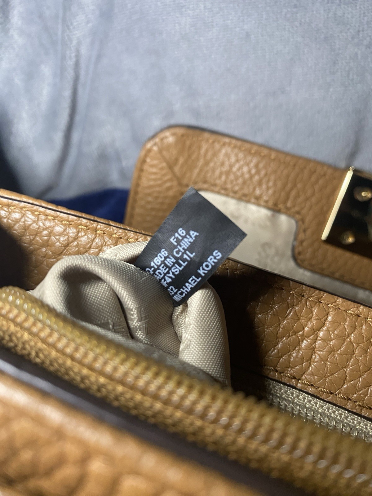 Authentic Michael Kors Adjustable Small Leather S… - image 5