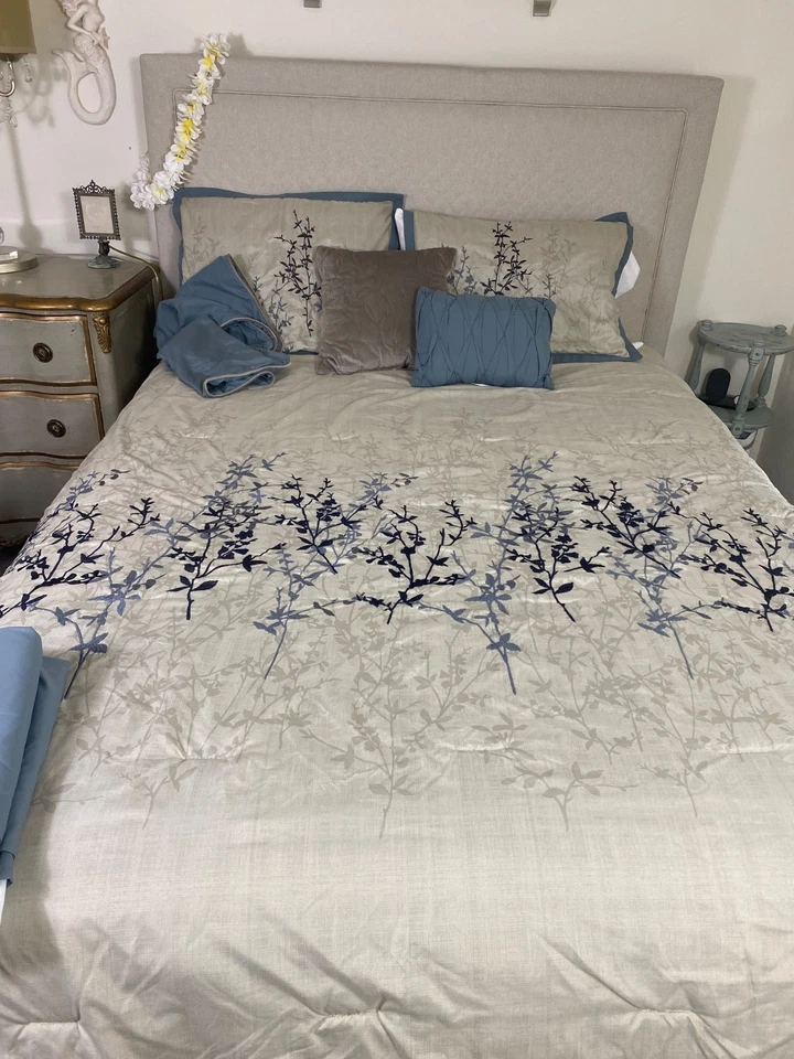 Juego de edredón 8 piezas Queen bordado Hexton azul/taupe moderno Foto 2 de 4