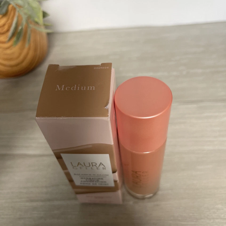 Base líquida hidratante Laura Geller Balance-n-Glow "média" NOVA! 0,9 oz. - Imagem 4 de 4