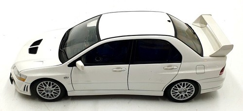Autoart 1/18 Scale Diecast DC9525F - Mitsubishi Lancer Evo VII - White - Picture 3 of 5