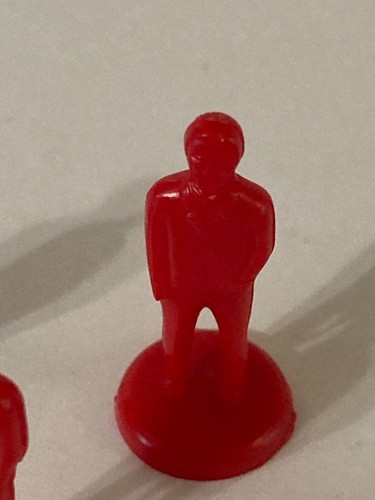 James Bond 007 Secret Agent game pieces, 3 red agent pawns, MB 1964 - Picture 2 of 4