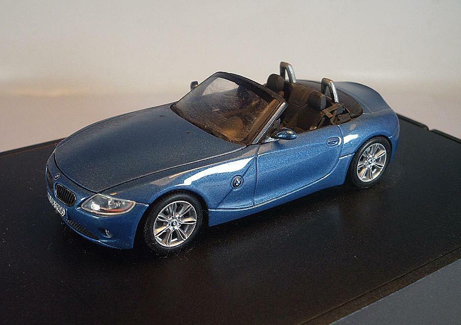 Minichamps 1/43 BMW Z4 Cabrio bluemetallic 2009 Dealer Model w Flip Box #4890 Obfita produkcja krajowa