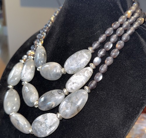 Beautiful Vintage Large Statement Gray Beaded Necklace 16” - Picture 3 of 14