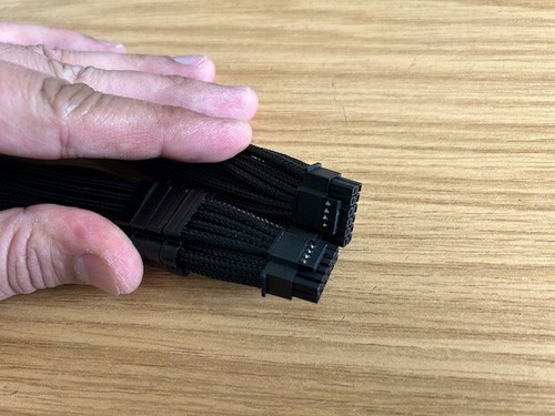 Shakmods 12VHPWR PCIe Modular PSU Adapter Cable with 2 black cable combs 60cm - 第 1/2 張圖片