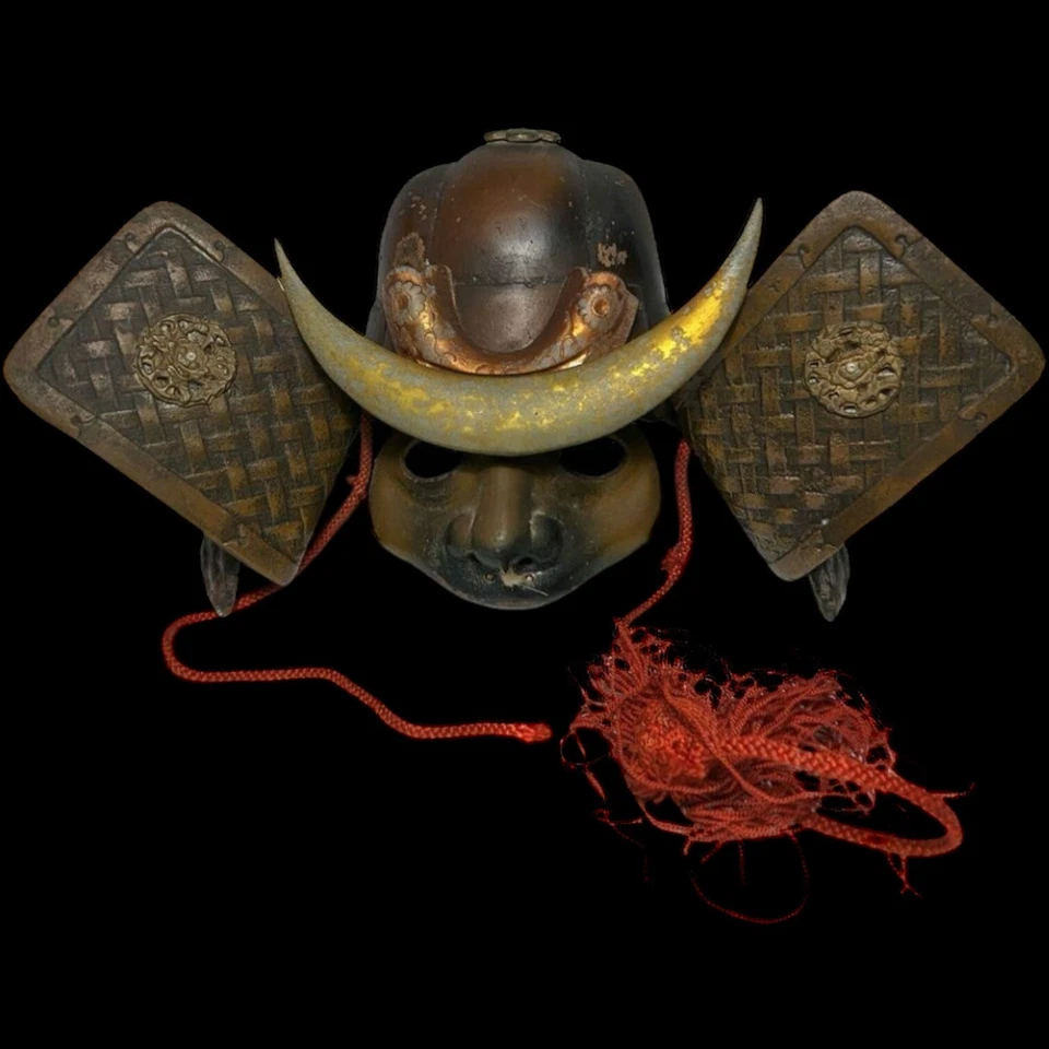 Antiguo casco samurai japonés KATANA-KAKE de colección armadura Kabuto insostenible Foto 4 de 4