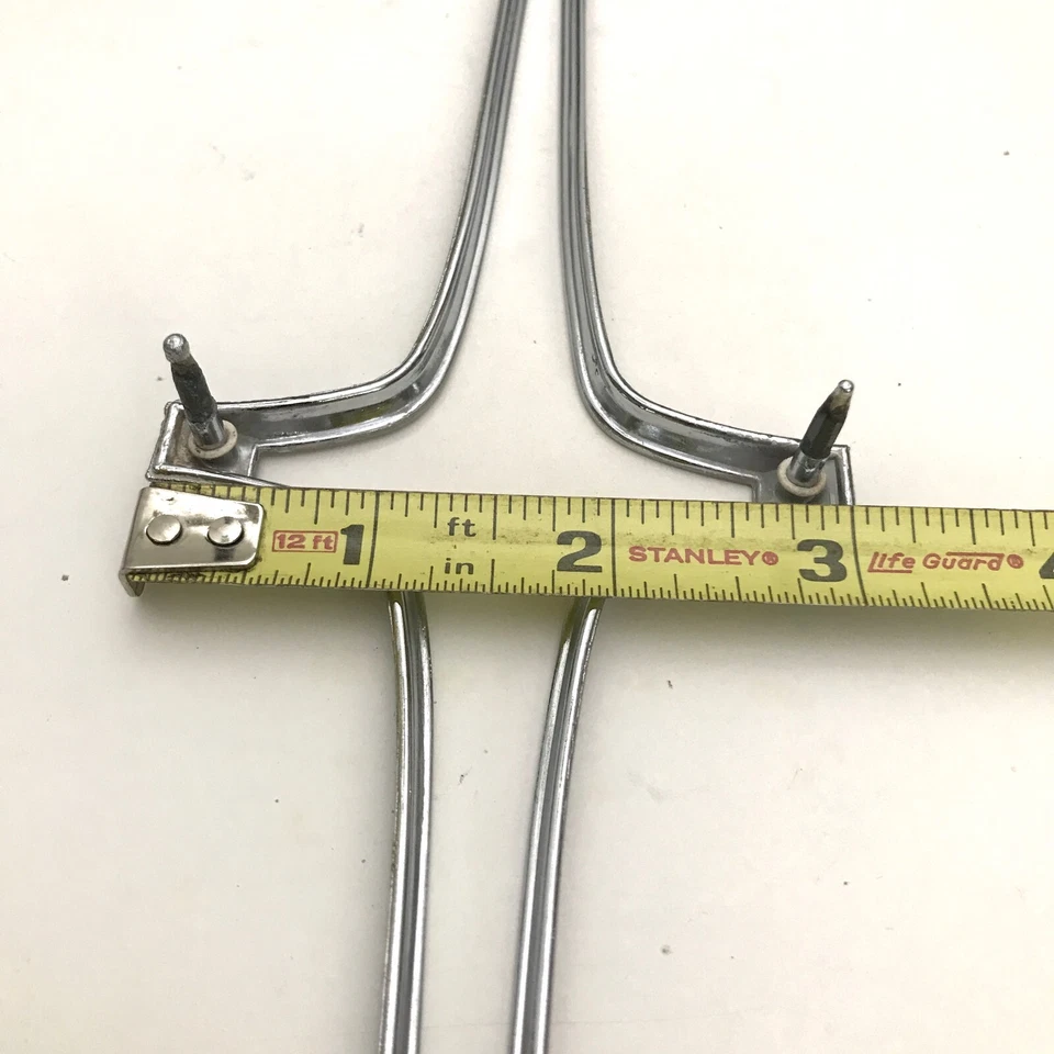 1960's- 1964 / 1965 Chrysler 300 emblem chrome trim bezel P/N 2445004, OEM MOPAR - Imagem 4 de 4