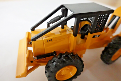JOAL 226 CATERPILLAR 518 GRAPPLE SKIDDER 1:50 SCALE N.I.B. - Picture 8 of 13