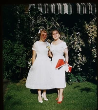 Proud Mom & Daughter in White - Stereo Realist slide Kodachrome #572