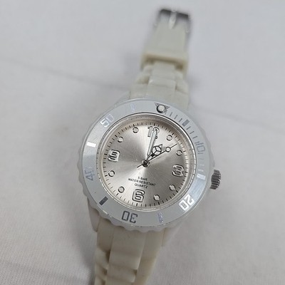 Quartz Armbanduhr   Weiß   5 BAR   Unisex   Wasserfest   Funktioniert   Leer