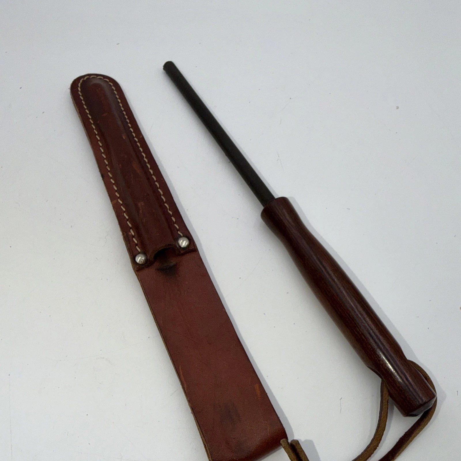 Vintage KERSHAW Knife Sharpening Honing Rod Leather Sheath & Wood Handle Rare
Opens in a new window