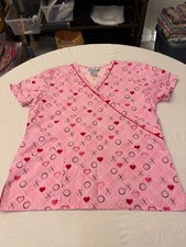 UNIFORM SCRUB BY SB SCRUBS VALENTINE TOP X'S  O'S/HEARTS MEDIUM PREOWNED Q-7