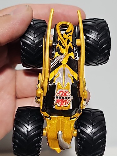 Hot Wheels Monster Jam Monster Trucks Bakugan Dragonoid Yellow Gold Variant 1:64 - Picture 4 of 5