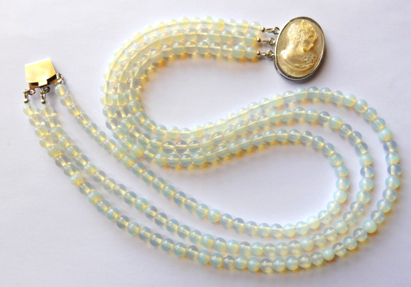 Collier opale naturelle bleue perles 6mm triple rang 358 carats et authentique fermoir camée - 3