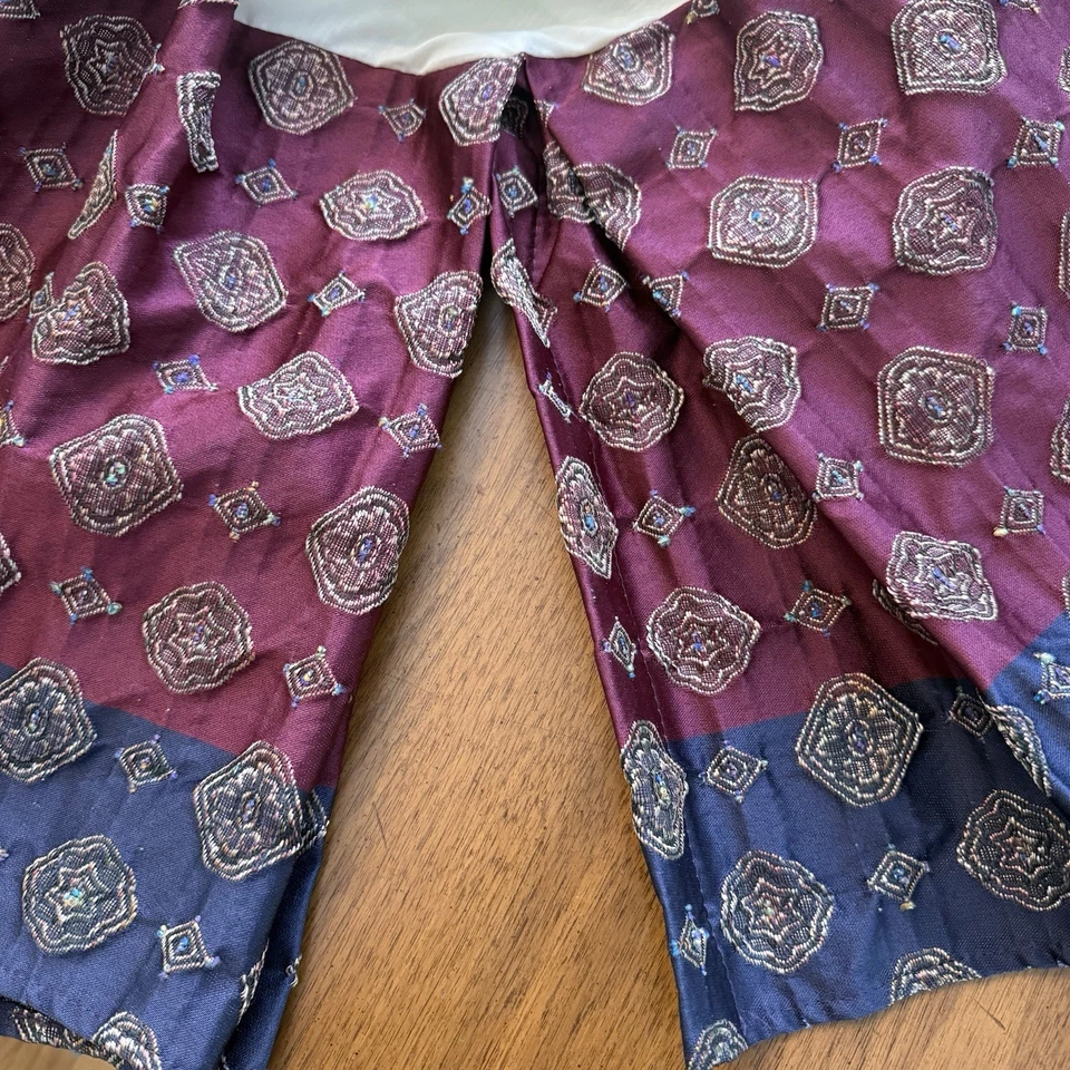 Falda de Cama Croscill Queen Arabella Boho Borgoña Roja Bordada Oro Polvo Volantes Foto 3 de 4