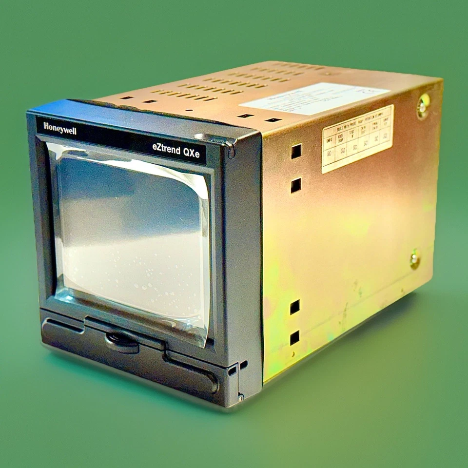 Grabadora de gráficos avanzada Honeywell eZtrend QXe con pantalla TFT y pantalla táctil Foto 2 de 4