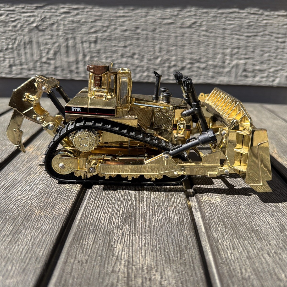 Norscot 55062 Limited Edition 75th Aniversary Gold CAT D11R Track
