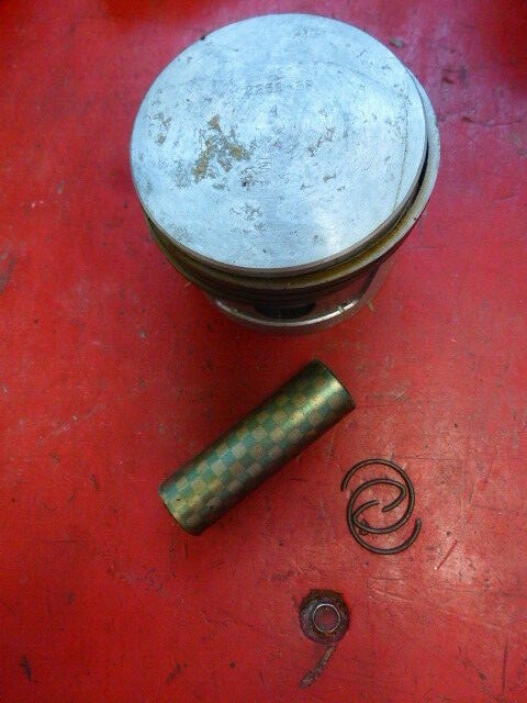 Piston moteur Bernard 2259 2R de 70 mm pièce NOS pour moteur thermique