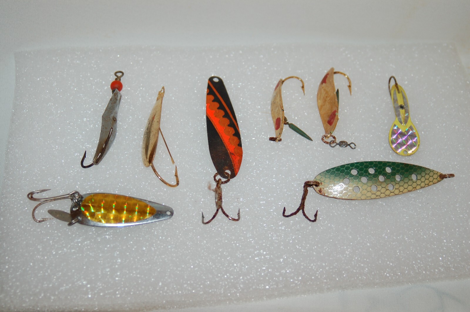 Mixed Lot of Spoon Lures with Hooks for Fresh and Salt Water in Various Colors for Trolling and Jigging