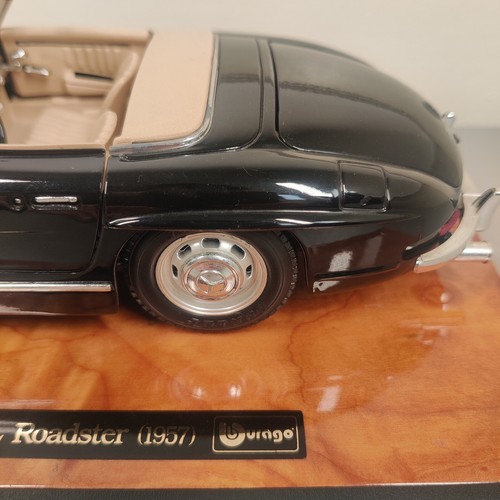 Burago Mercedes Benz 300SL Roadster 1957 3723 Black / Silver - Wooden Plinth - Picture 15 of 16