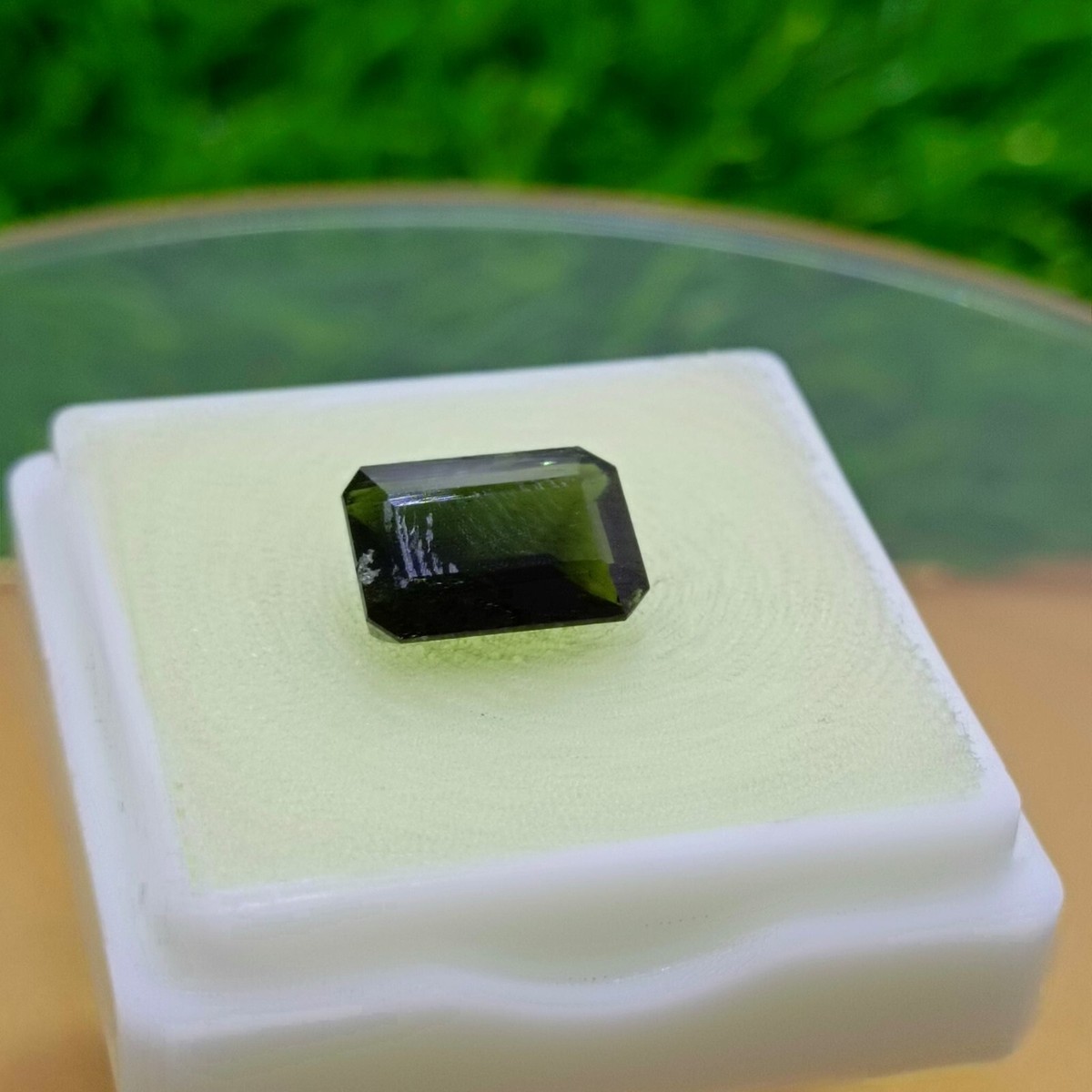 Carats Emerald Cut Rectangular Shape Green Color Or Chroom
