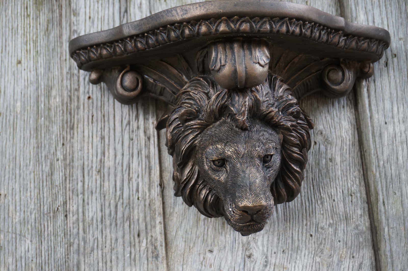 Console étagère tête de lion 15221, la sellette historique pour votre intérieur