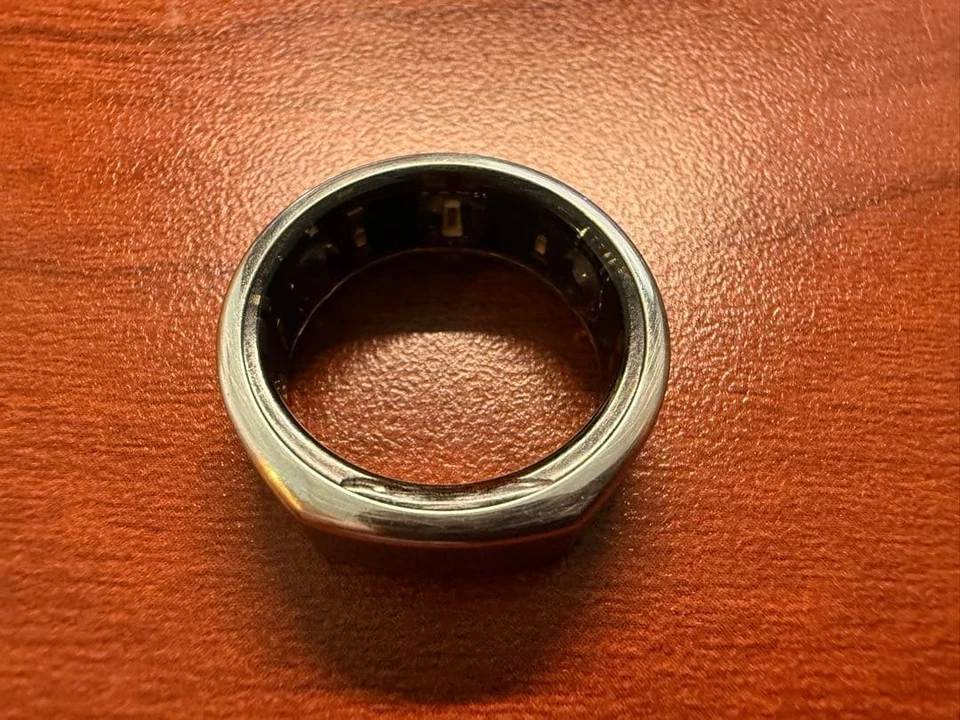 Oura OuraRing Gen 3 Smart Ring US 9 Size Heritage Gold With box and charger - Image 2 of 4