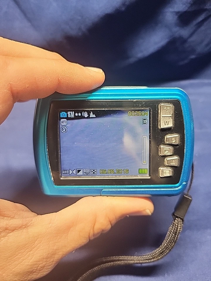 Polaroid IS048 Waterproof Vintage Point and Shoot Digicam 16mp - Image 3 of 4