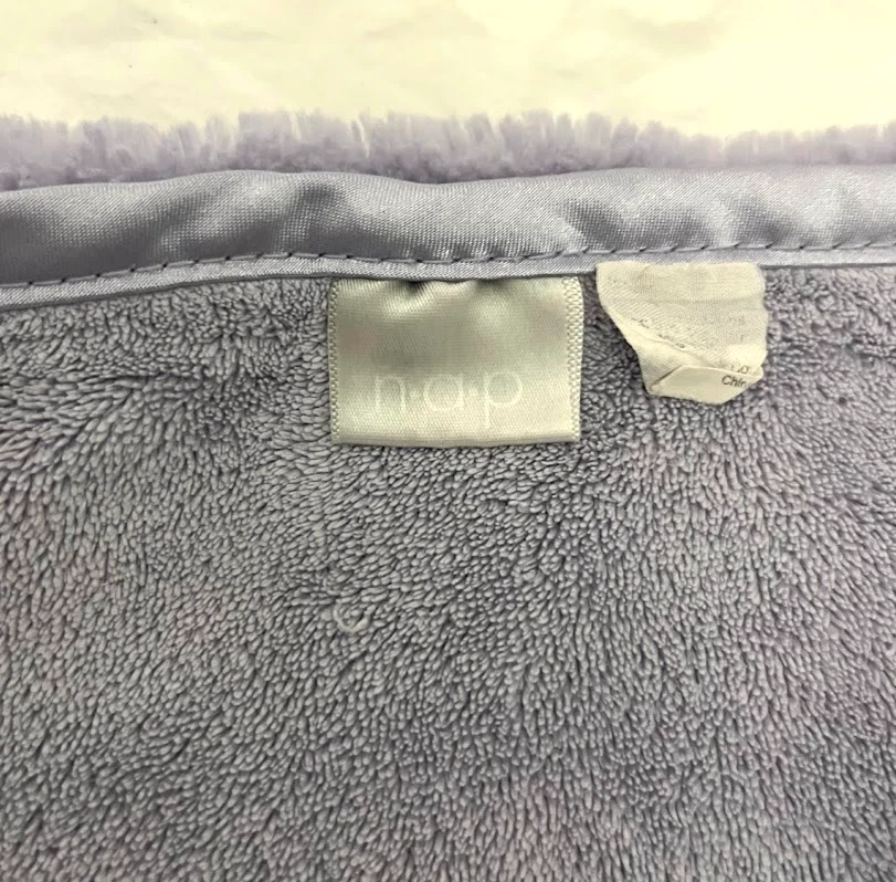 Manta de viaje Brookstone NAP púrpura claro gruesa 2 capas borde satinado 40x60 difícil de encontrar Foto 3 de 4