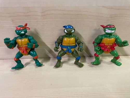 Vintage 1990 Teenage Mutant Ninja Turtles Storage Shell action figure bundle