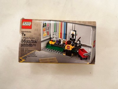 LEGO Minifigure Factory (5005358)