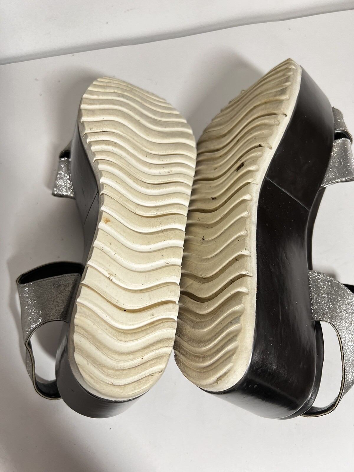 Stuart Weitzman EUC Silver Glitter Crosspath Flat… - image 7