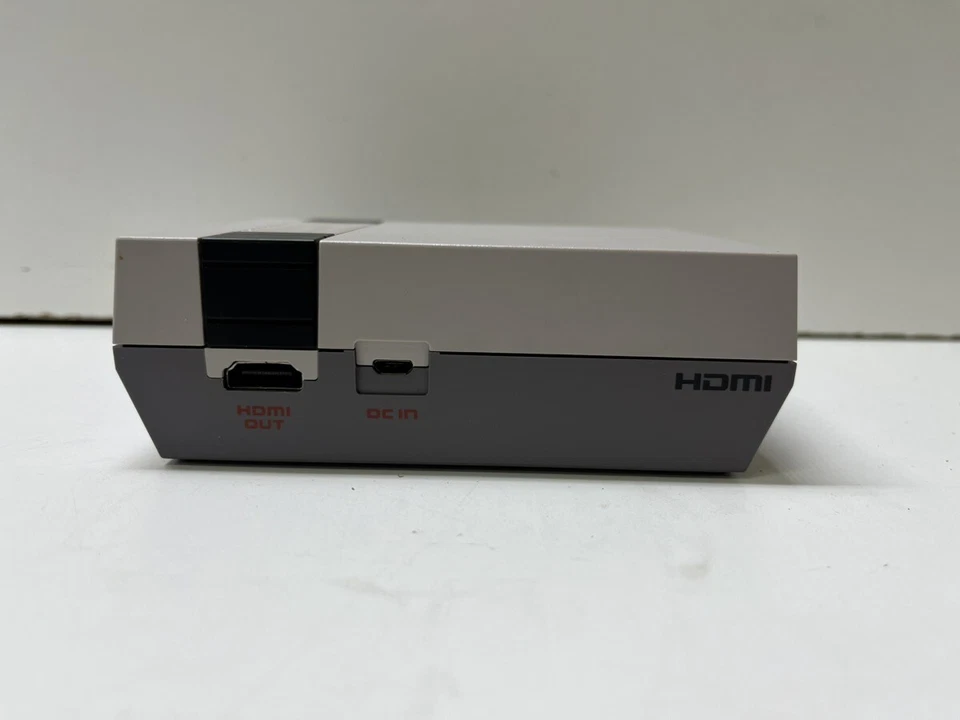 任天堂 CLV-001 - NES 迷你经典版控制台 (P14014888) — 第 2/4 张图片
