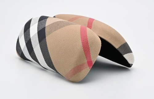Burberry Brillenetui Haymarket Check Elegant Ikonisch Luxus NEW Karomuster M - Bild 7 von 8