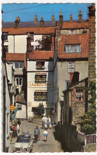 Yorkshire; Laurel Inn, Robin Hood's Bay PPC, um 1960