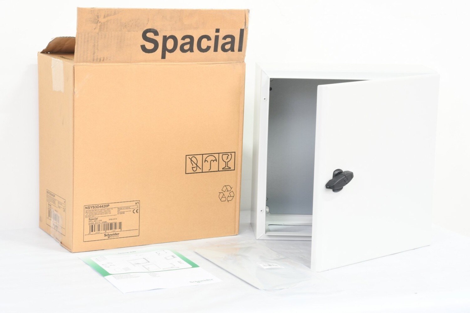 SCHNEIDER ELECTRIC NSYS3D4420P, Spacial S3D solid door with mounting plate - NEW