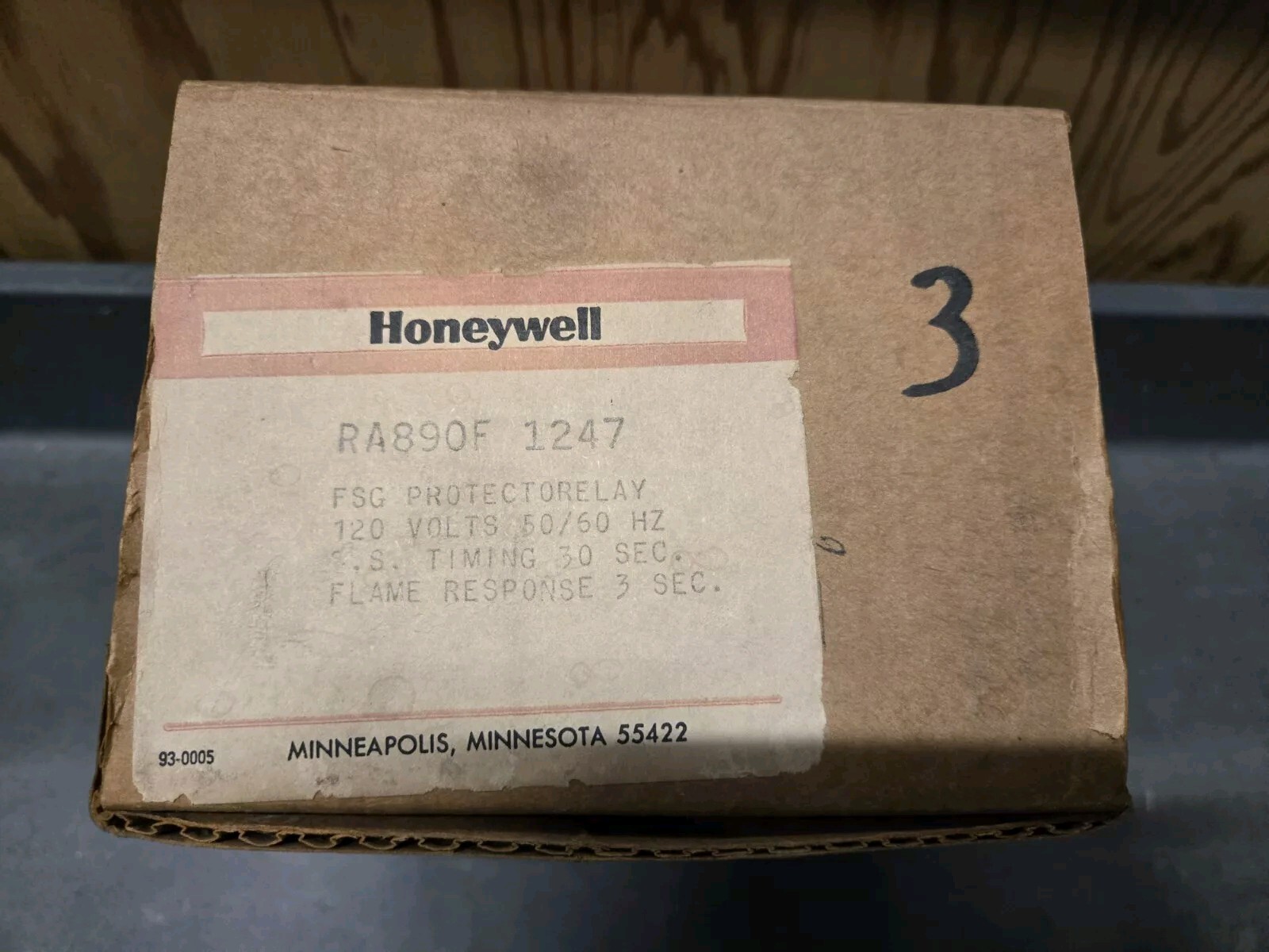 *Nuevo Stock Antiguo Sin Usar* Honeywell RA890F 1247 FSG Protectorelay Caja OEM