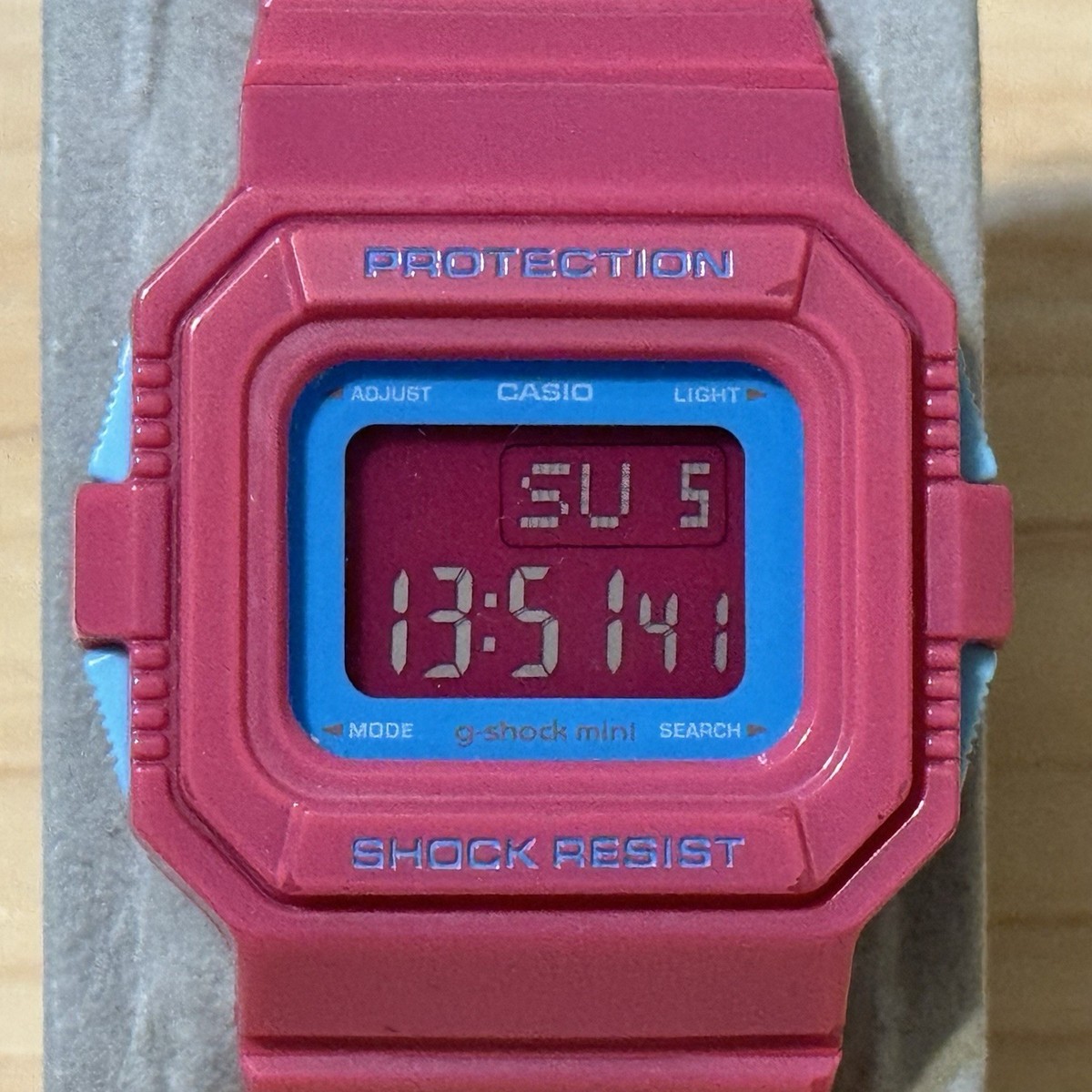 CASIO G-SHOCK デジタル腕時計 ピンク/ブルー G-SHOCK“ハワイの花々”着想デジタル腕時計、夏に映えるブルー＆ピンク