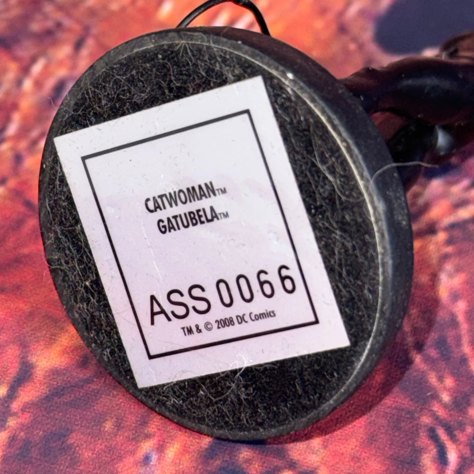 Estatueta colecionável Eaglemoss 2008 DC Comics Catwoman Die-Cast - Imagem 3 de 4