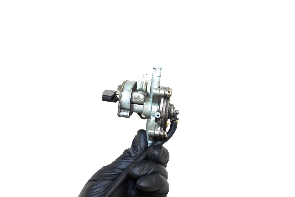 Grifo de combustible Honda CBR 1100XX 97-98 BlackBird Petcock 16950-MBB-642 Foto 4 de 4