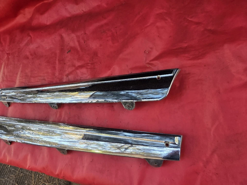 67 SS CHEVY II NOVA 1966 cuarto trasero molduras GM 9707100 / 9707101 Foto 2 de 4