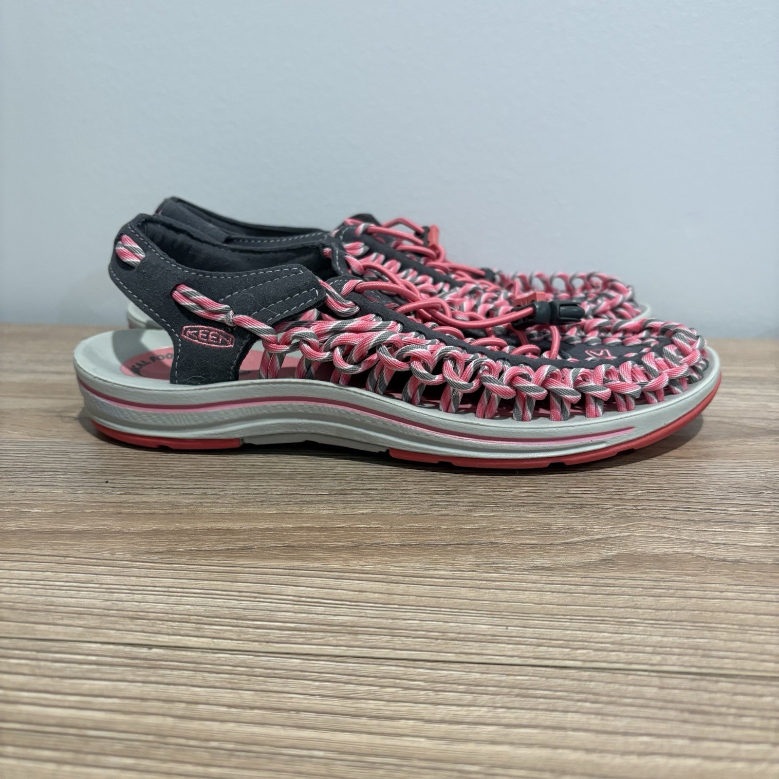 Sandali da pescatore Keen Uneek in corda intrecciata outdoor abbigliamento attivo rosa grigio taglia 8 5